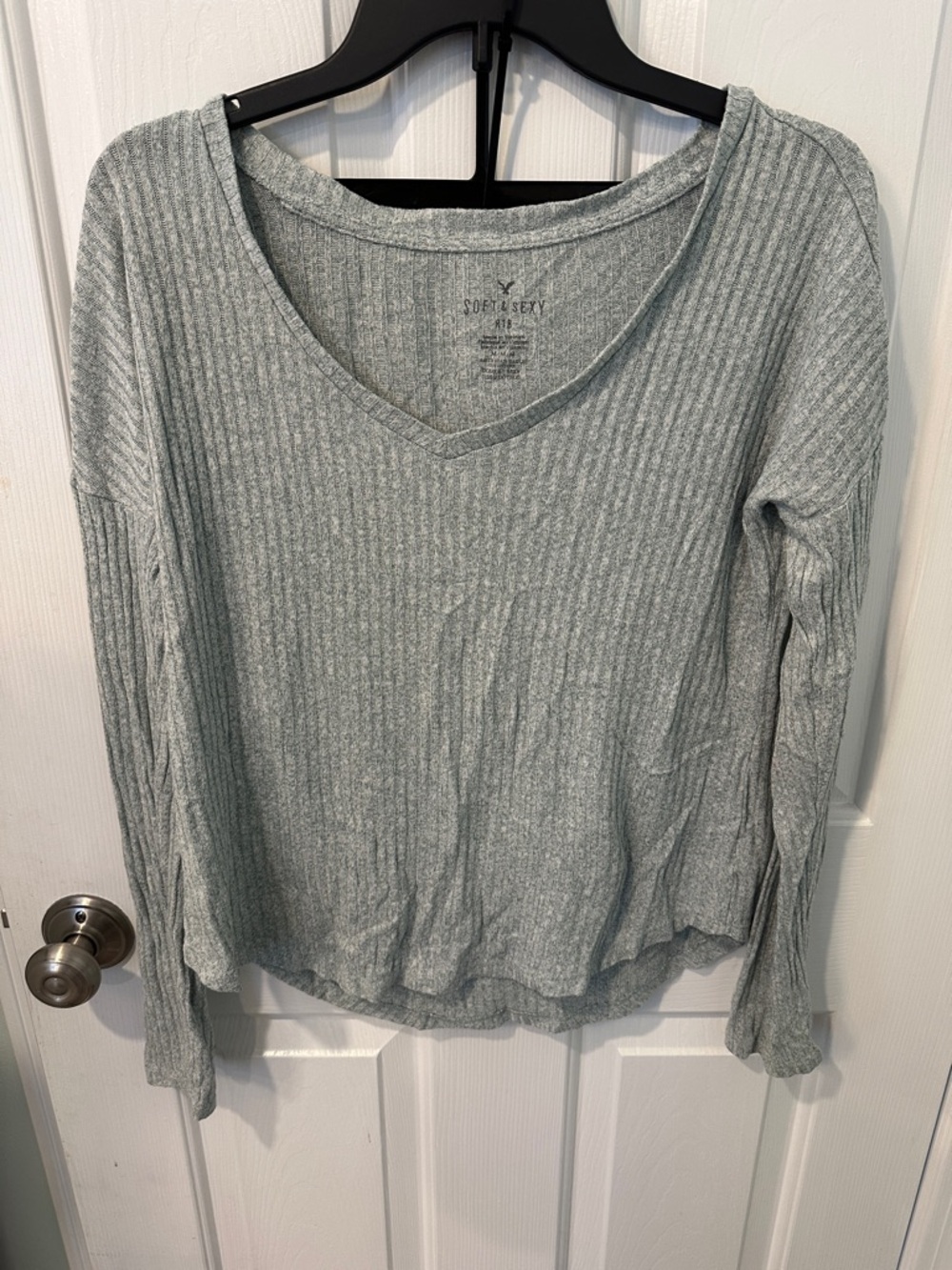 American Eagle Outfitters Ribbed V-Neck Long Sleeve Top - Light green